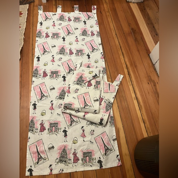 "Emily of Paris " 4 curtain panels - Picture 3 of 11